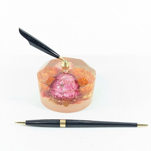 Vintage Lucite floral pen stand, Dried flowers encased in Resin Wedding - Picture 2 of 16